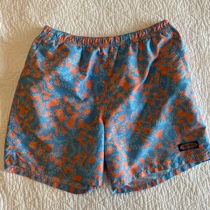 Men’s Vineyard Vines blue and coral/peach with octopus Chappy Swim Trunks size L